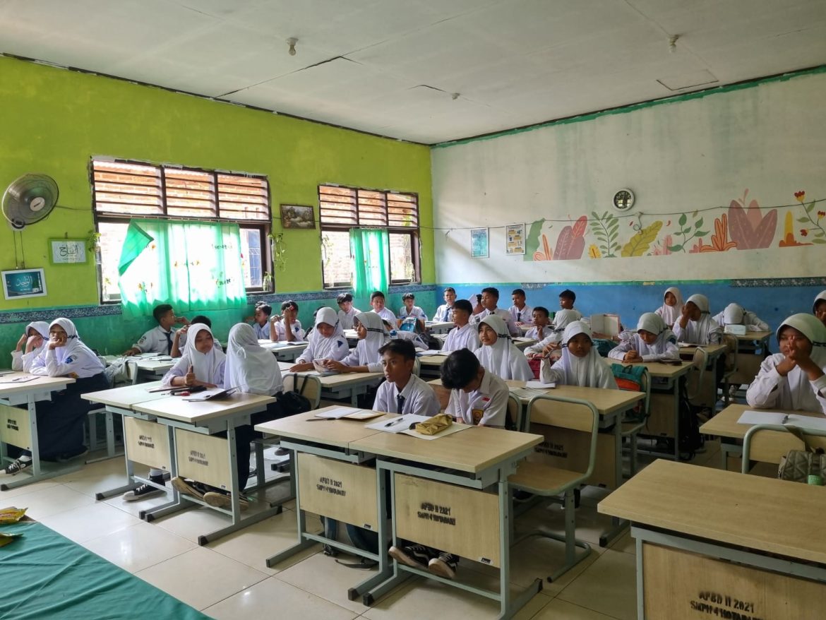 KEGIATAN YANG DILAKUKAN OLEH GURU SAAT MENGAJAR DI PERTEMUAN PERTAMA